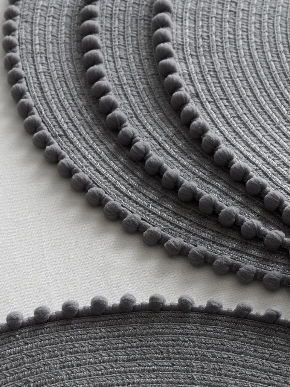 Set van 4 placemats met pompon