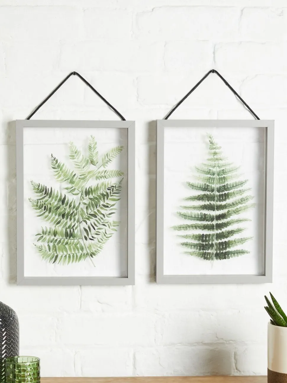 Set van 2 zwevende planten in grijze hanglijsten voor aan de wand