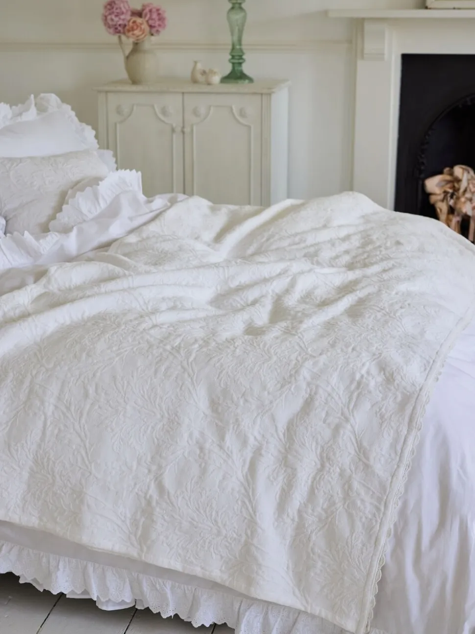 Shabby Chic by Rachel Ashwell® Textuur Bloemen Matelasse Bedloper