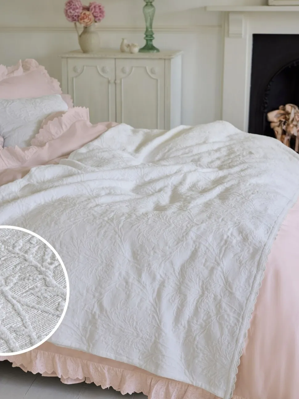 Shabby Chic by Rachel Ashwell® Textuur Bloemen Matelasse Bedloper