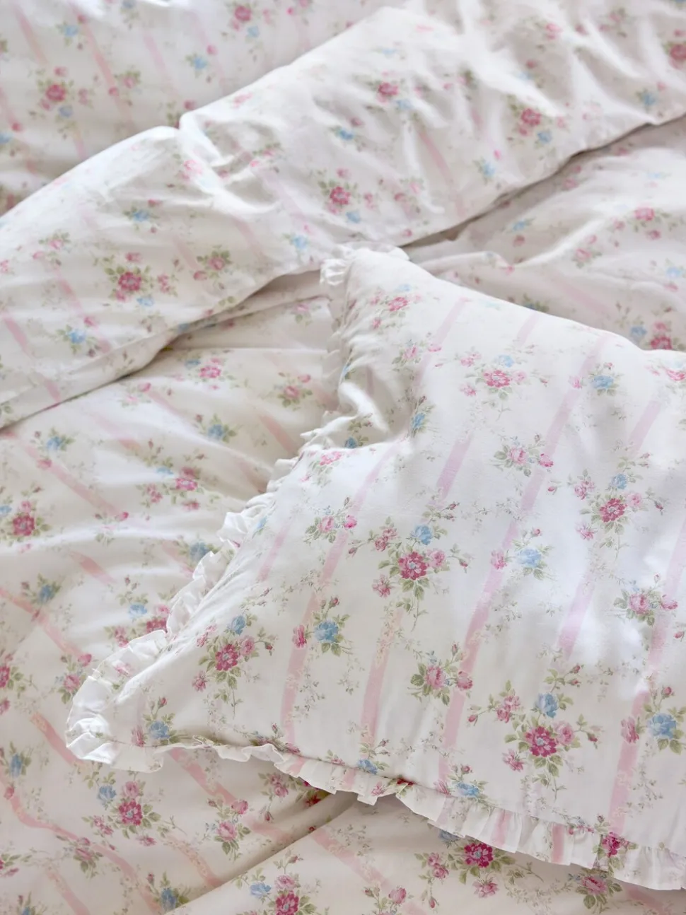 Shabby Chic by Rachel Ashwell® petite ruche dekbedovertrek en kussensloopset