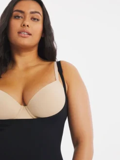 Simply Be Magisculpt naadloze vormgevende body te dragen met eigen beha