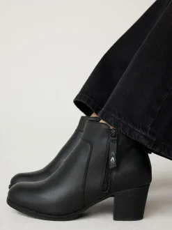 Skechers Taxi Ankle Boots
