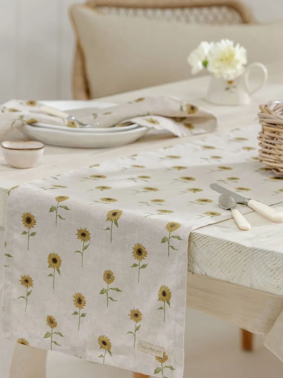 Sophie Allport linnen zonnebloem tafelloper