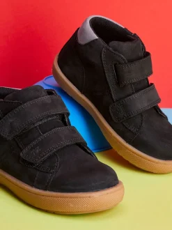 ToeZone Grayson zwarte nubuckleren jongenslaarzen met klittenbandsluiting