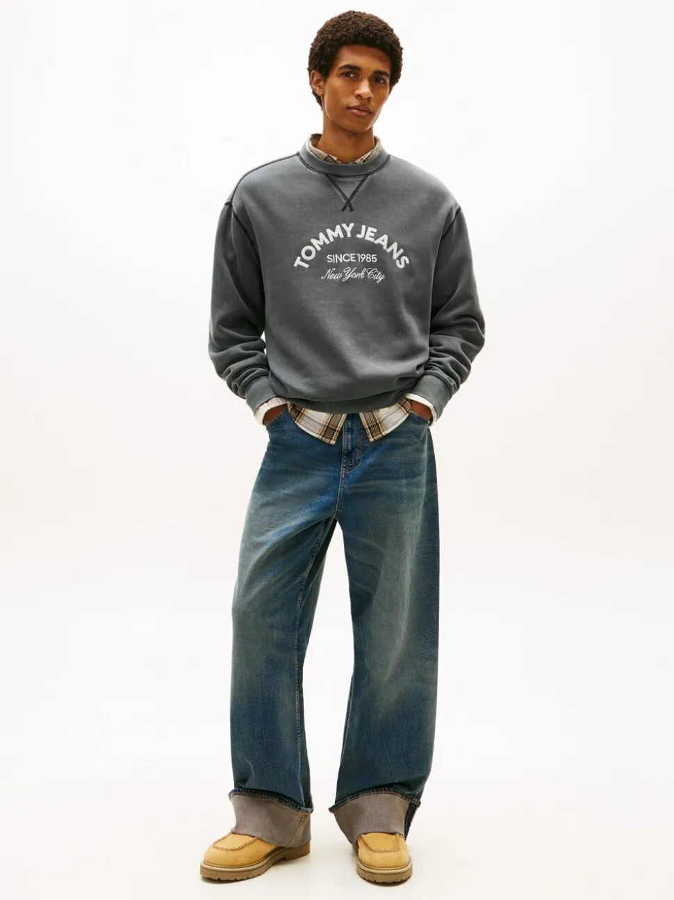 Tommy Jeans Arch Logo Appliqué Washed Sweatshirt