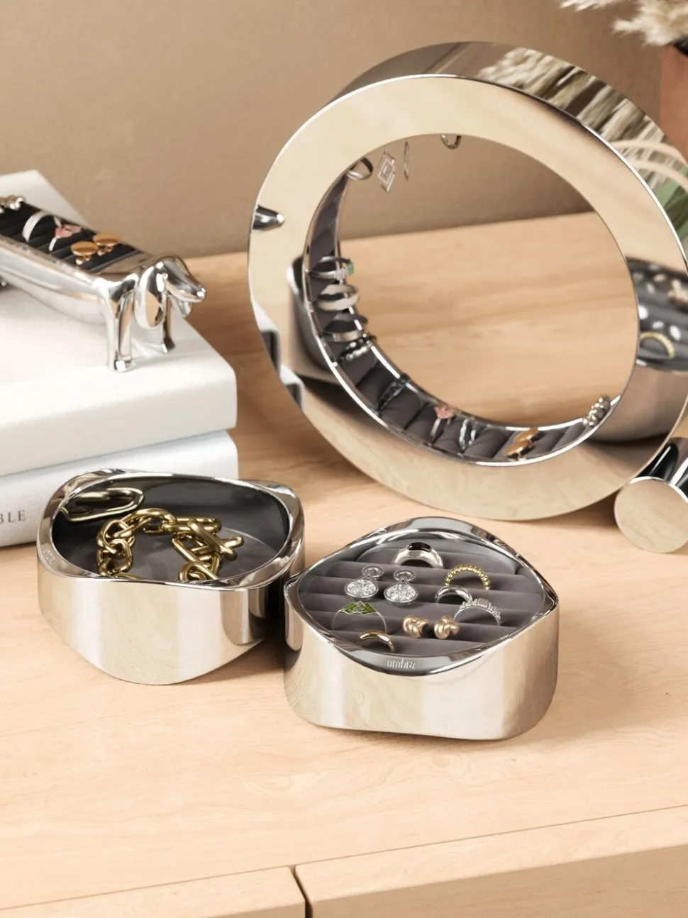 Umbra Wavy Jewelry Organizer