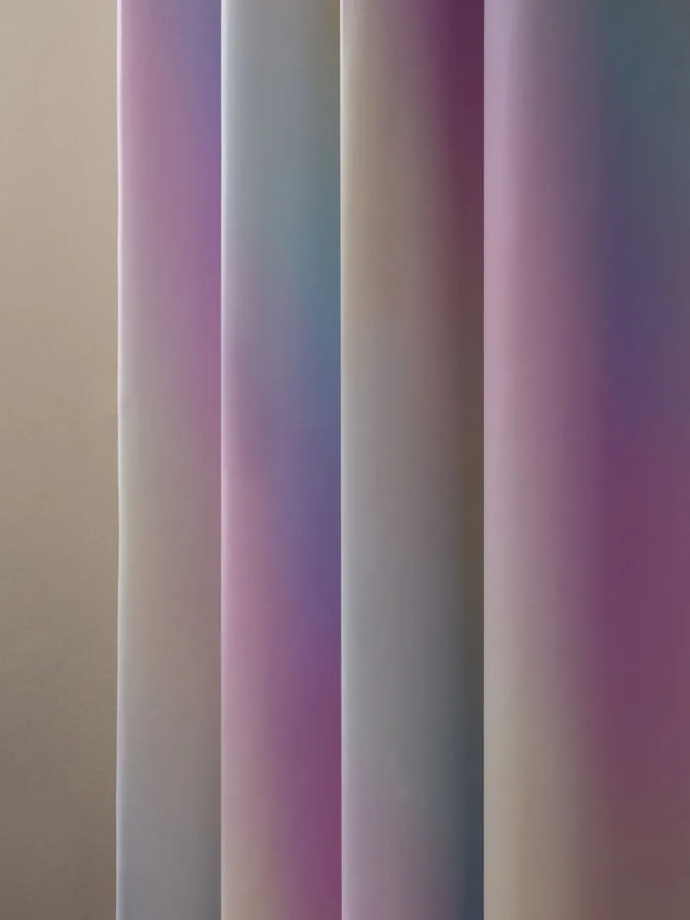 Verduisterende ombre ringgordijnen met regenboogprint