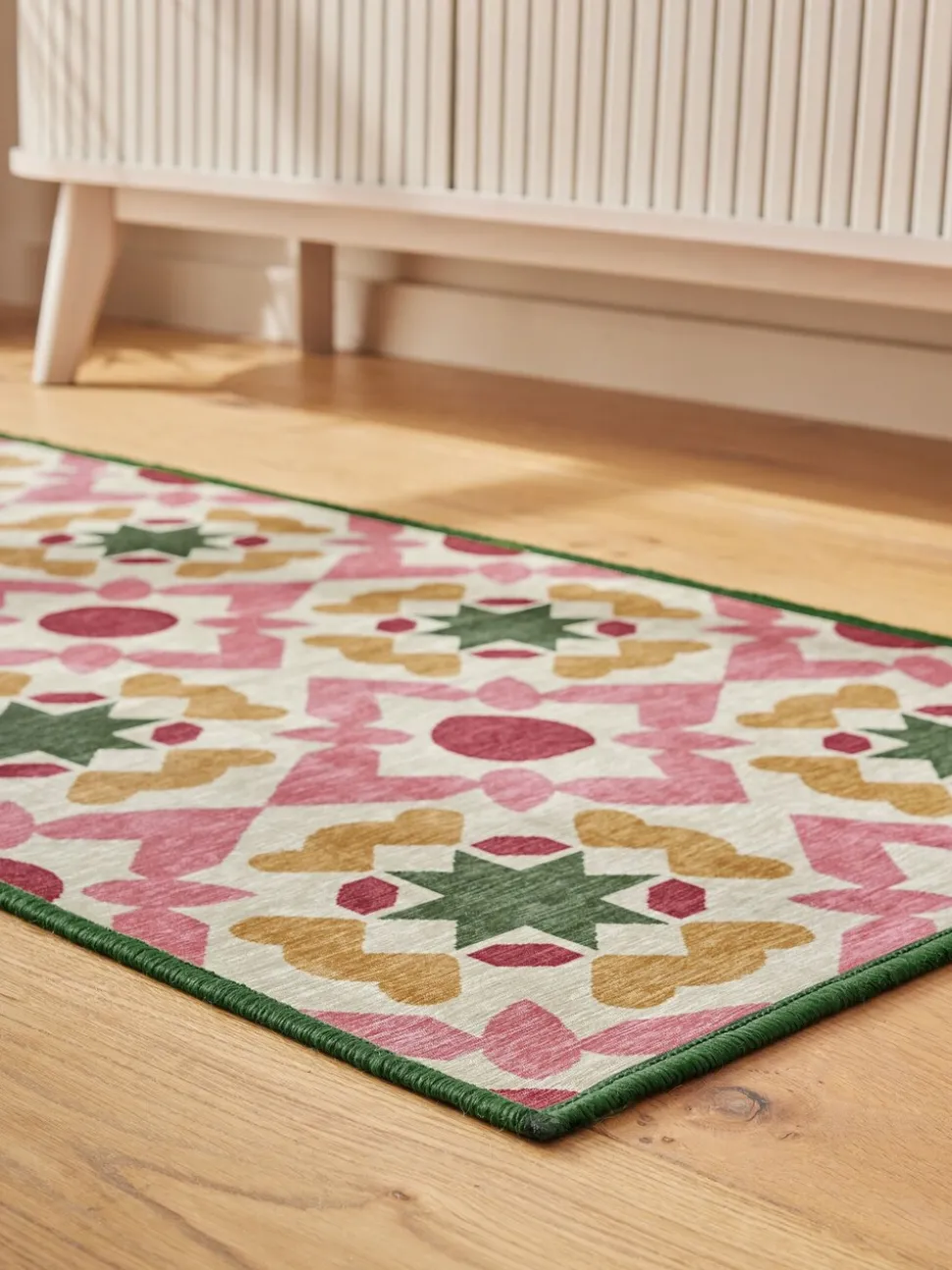 Wasbare loper met geometrische tegelprint