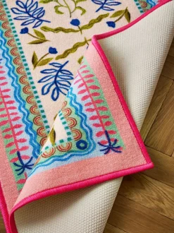 Wasbare loper met heldere bloemenprint