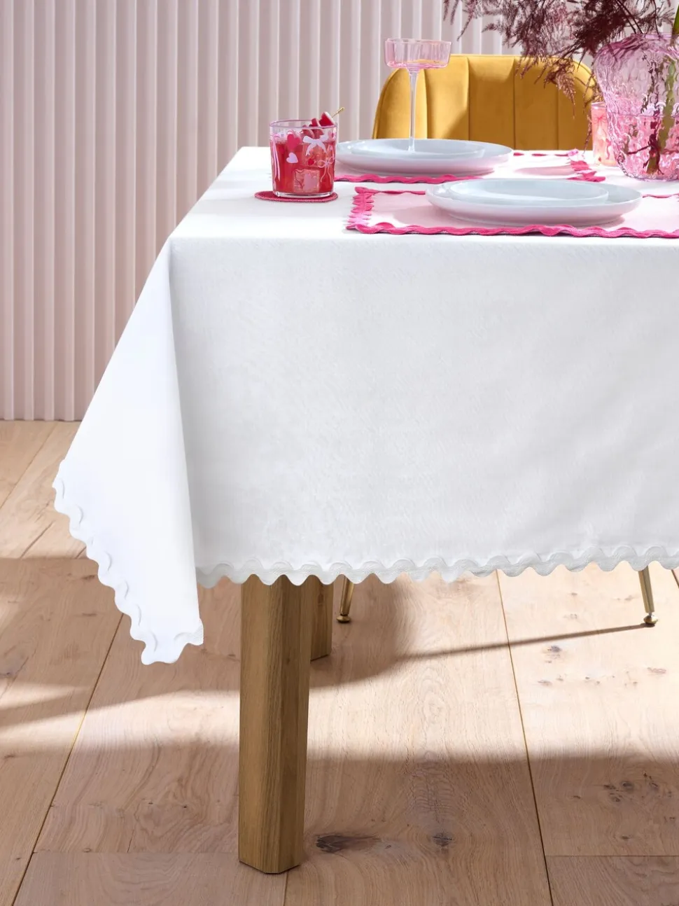 Wiggle Trim 100% Cotton Table Cloth