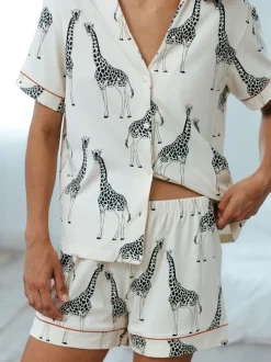Wit - Chelsea Peers pyjamaset met korte broek en giraffenprint van katoen