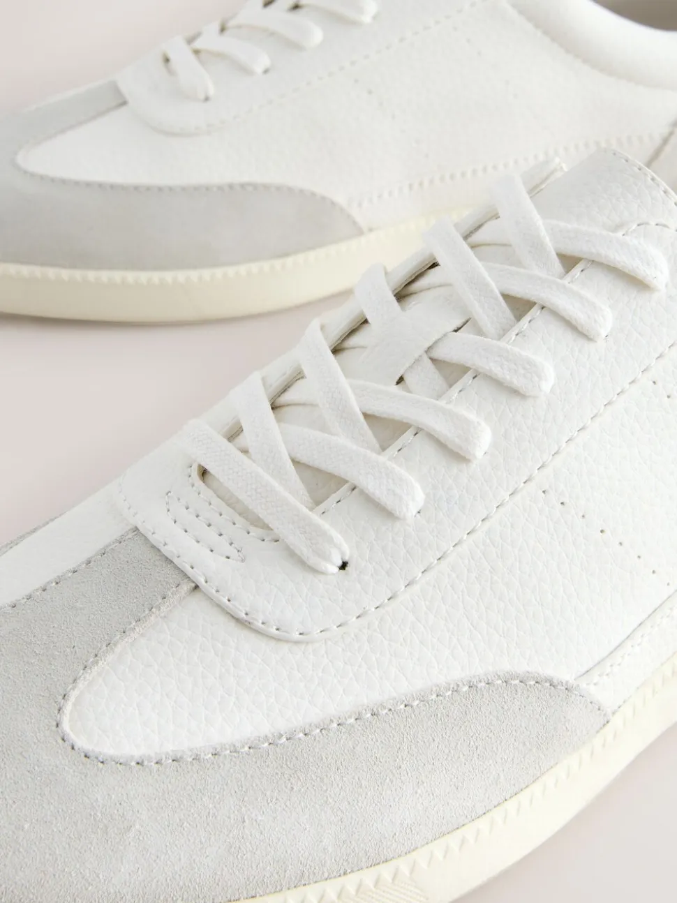 Wit - Chic-casual vetersneakers met suède afwerking