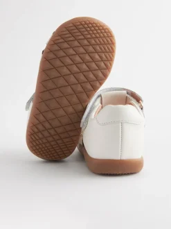Wit - First Walker Fisherman Shoes