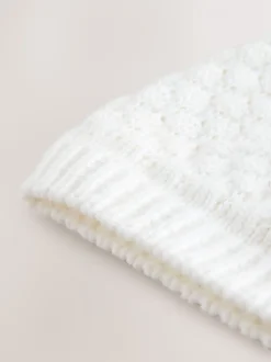Wit - Gebreide Baby muts met dubbele pompon (0mnd-2jr)