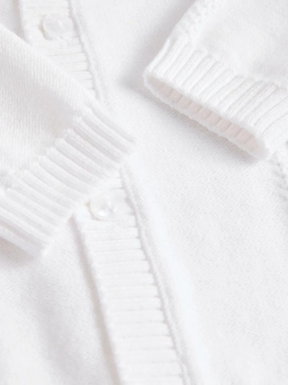 Wit - Kabelgebreid babyvestje