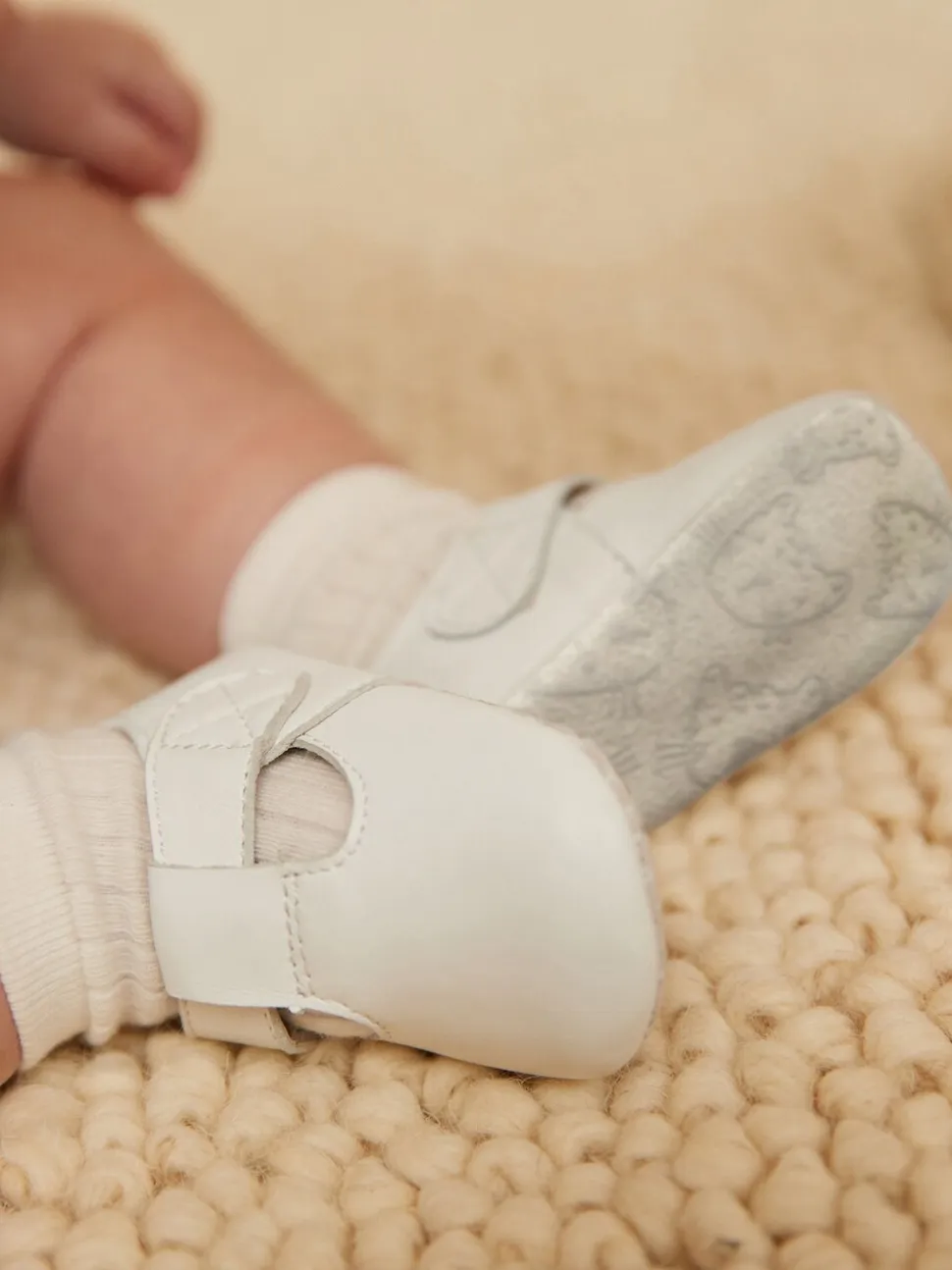 Wit - Leren babyschoen met T-bandje (0 - 24 mnd)