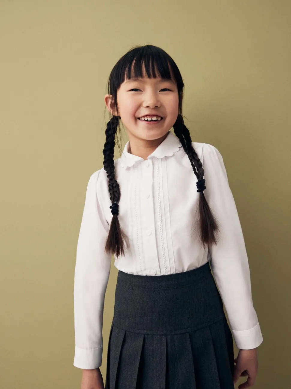 Wit - Schoolblouse met lange mouwen en gegolfde kantafwerking (3-14 jr)