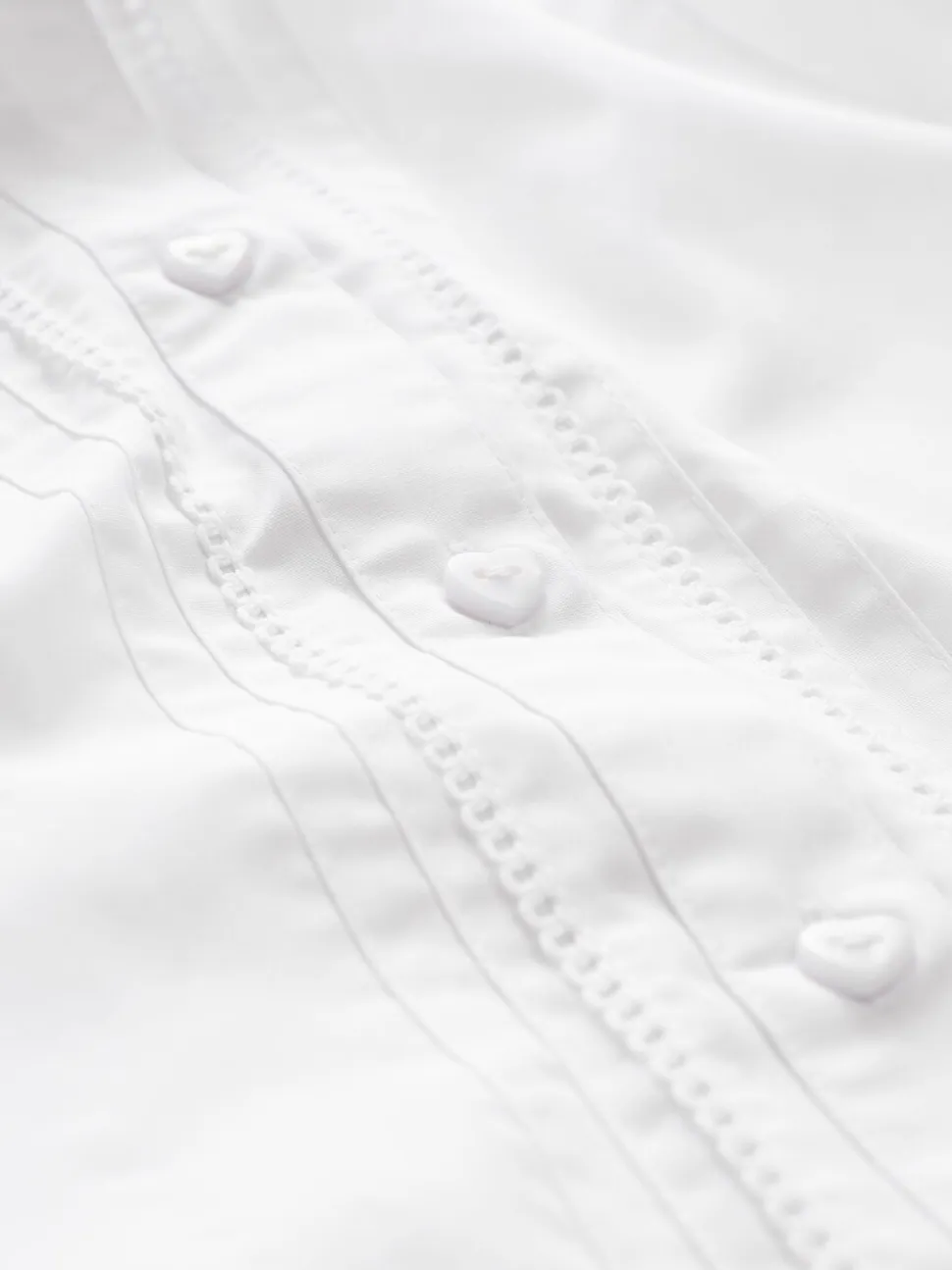 Wit - Schoolblouse met lange mouwen en gegolfde kantafwerking (3-14 jr)