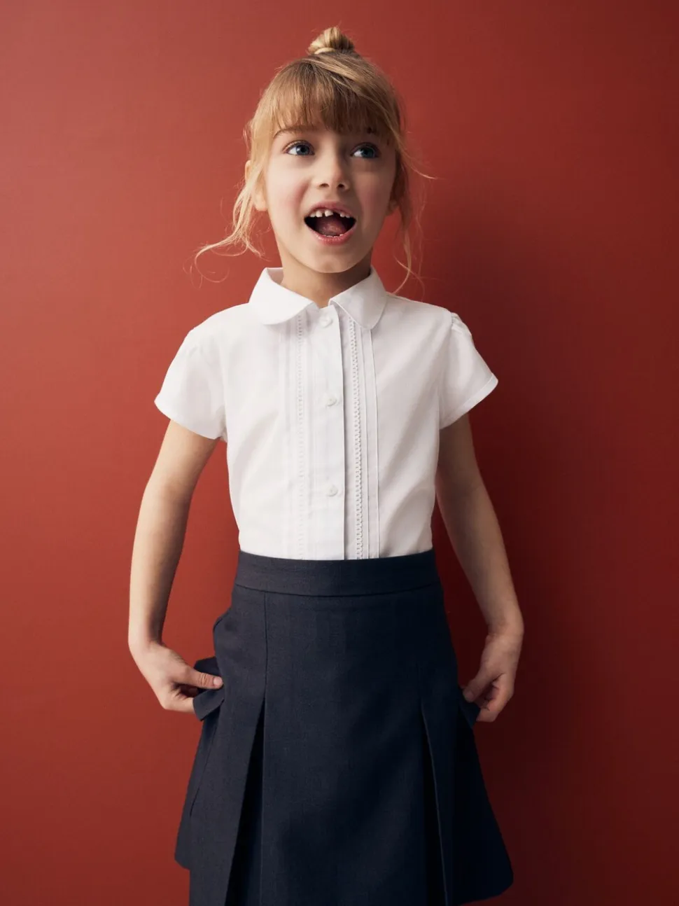 Wit - Schoolblouse met pofmouwen en kantafwerking (3-14 jr)