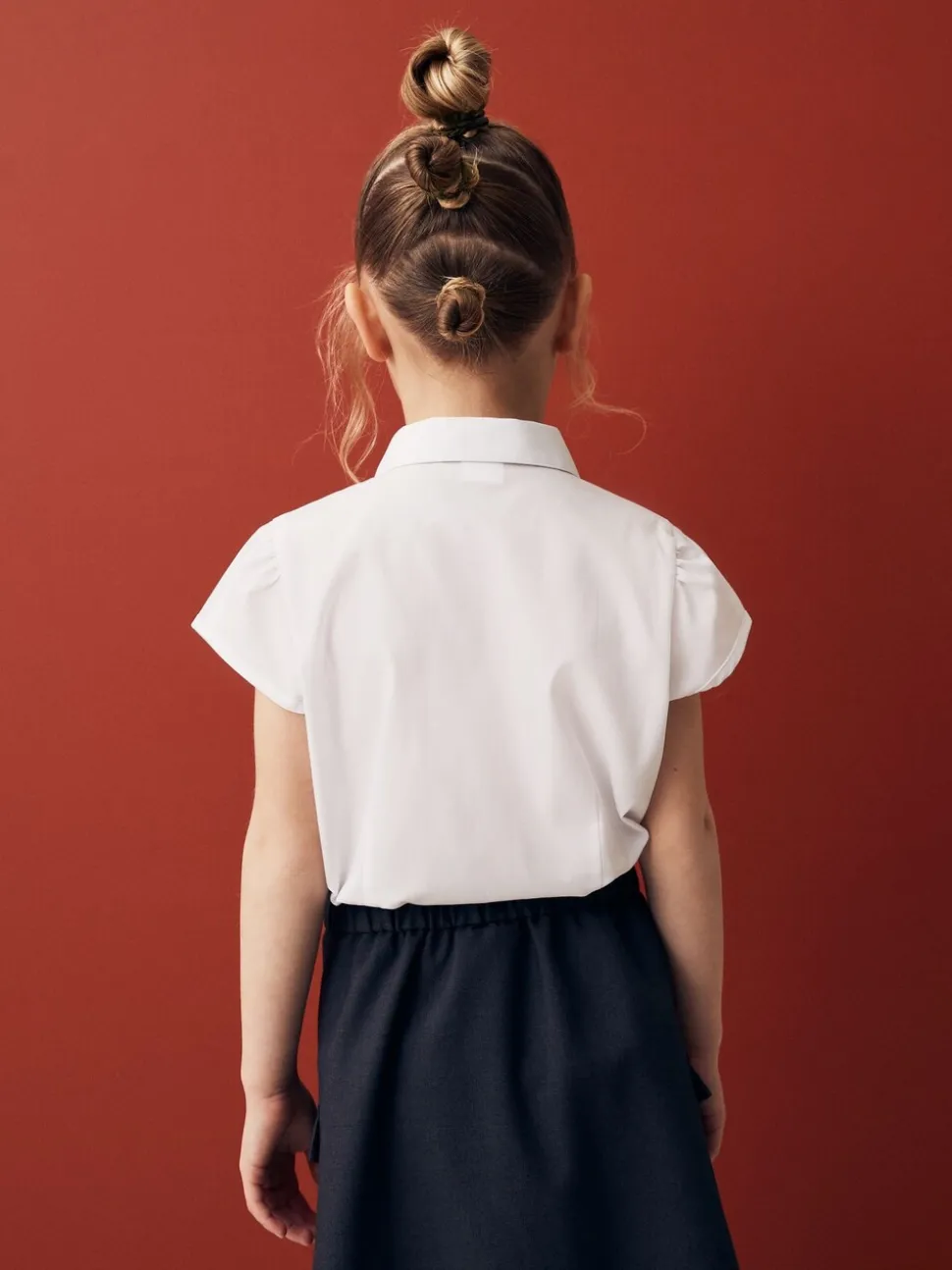 Wit - Schoolblouse met pofmouwen en kantafwerking (3-14 jr)