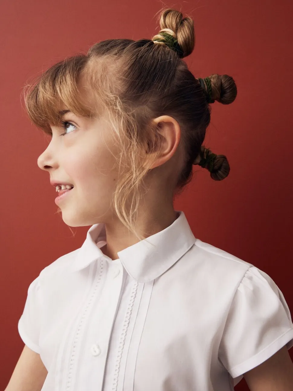 Wit - Schoolblouse met pofmouwen en kantafwerking (3-14 jr)