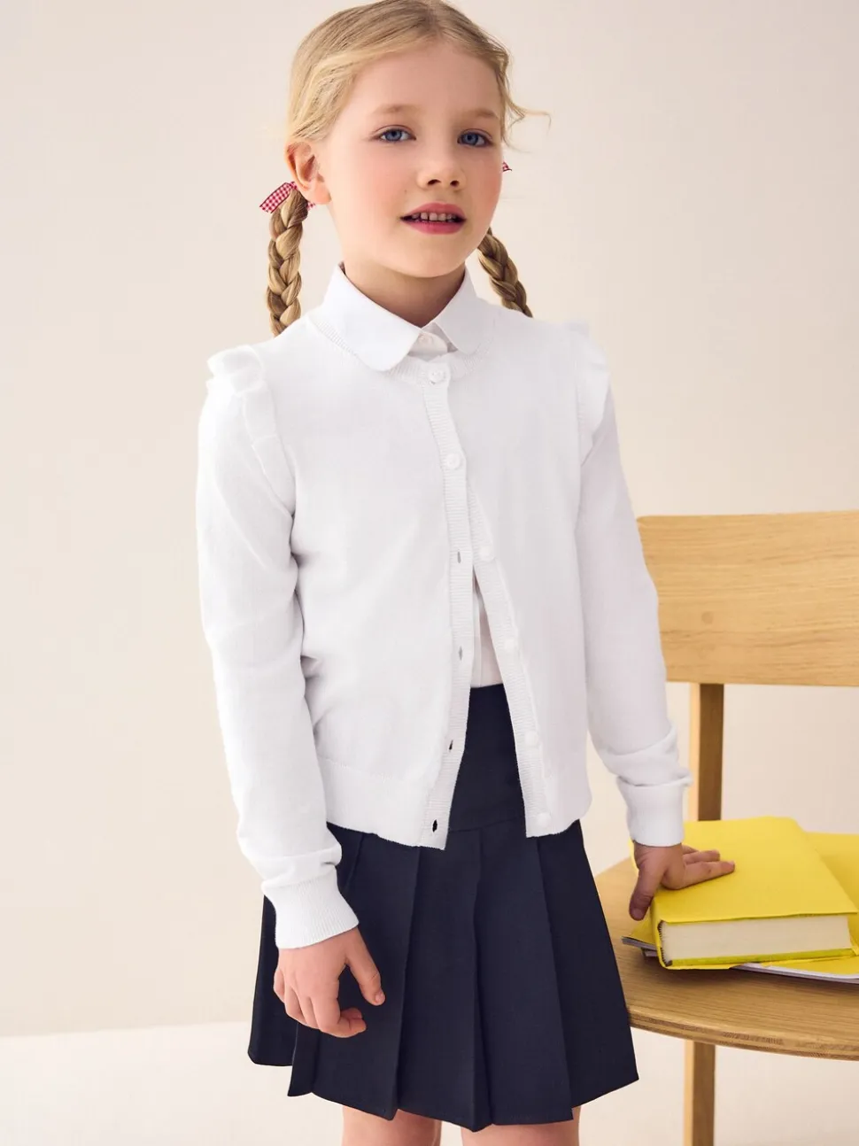 Wit - Schoolvest met hoog katoengehalte en ruches op de schouders (3-16 jr)