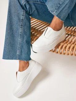 Wit - Signature leren sneakers met dikke plateauzolen en sleehak