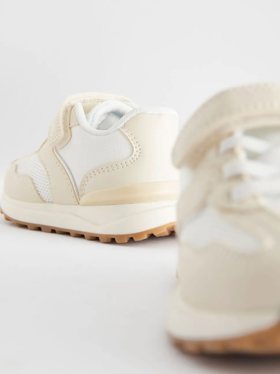 Wit - Sneakers met elastische veters en klittenbandsluiting