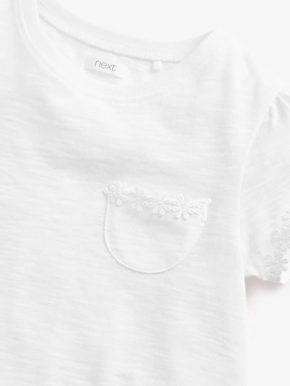 Wit - T-shirt met zakje en madeliefjesprint (1,5-16 jr)