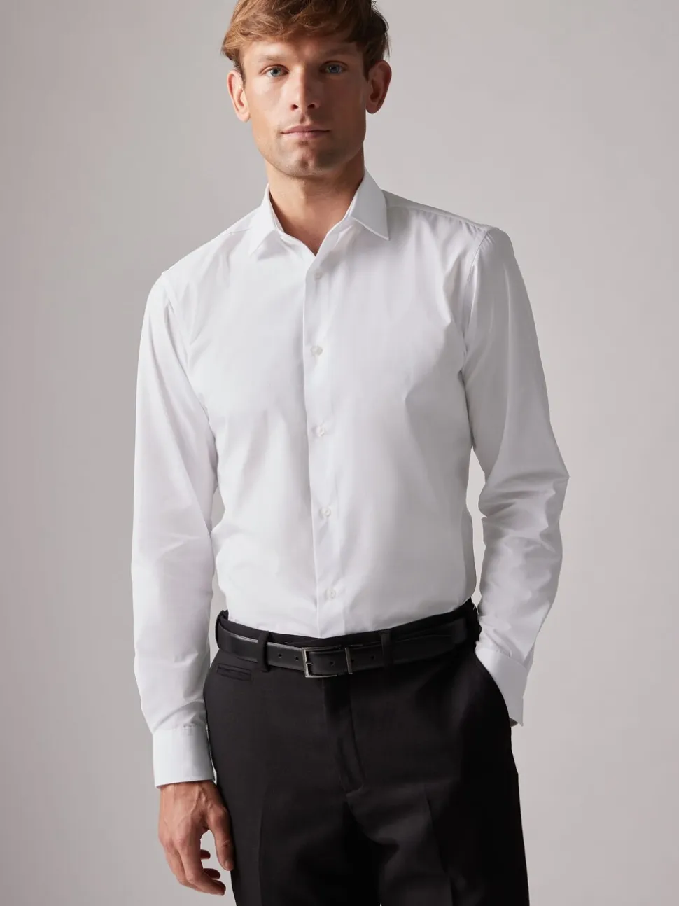 Wit - Verpakking van 4 onderhoudsvriendelijke slim fit smart overhemden met enkele manchetten