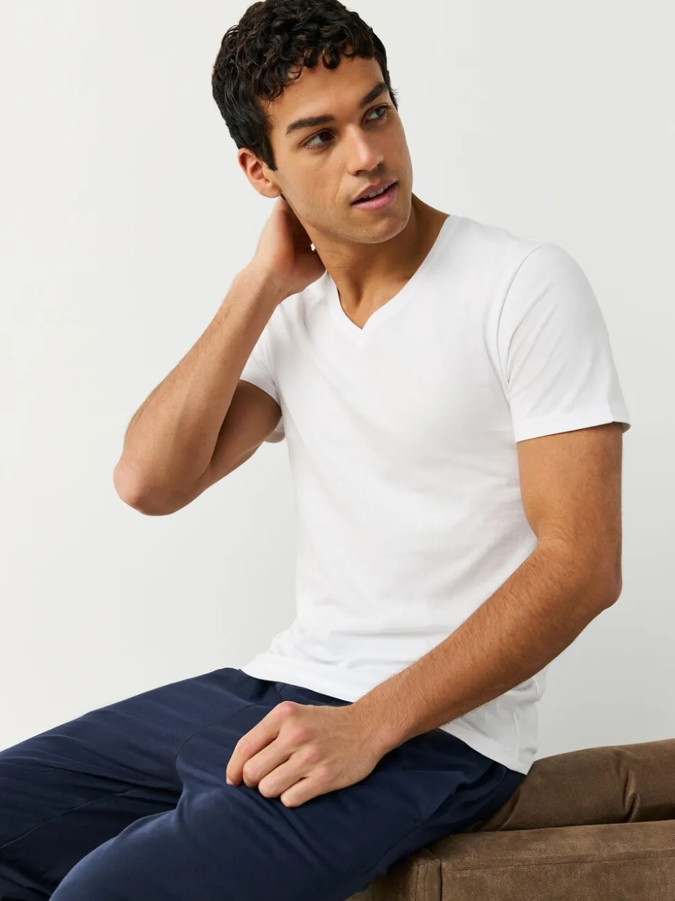 Wit - Verpakking van 2 slim-fit 100% katoenen T-shirts met V-hals en laagjes