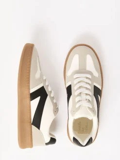 Wit en zwart - Friends Like These Lace Up Retro Gumsole Sports Trainers