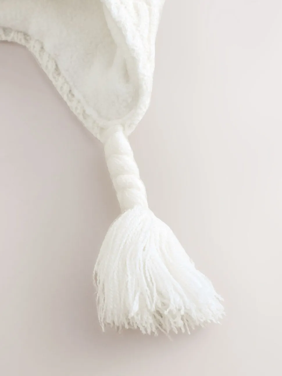 Wit gebreid - Baby Pointelle Pilotenmuts met Dubbele Pompon (0mnd-2jr)