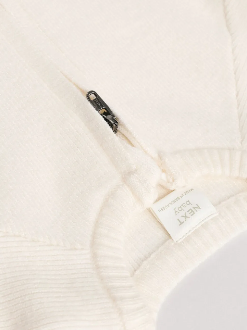 Wit gebreid - Babyvest