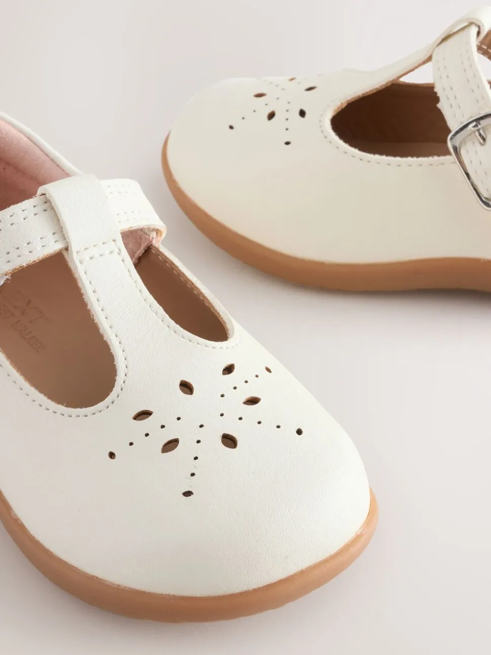 Wit leer - First Walker schoenen met klittenband en T-bandje