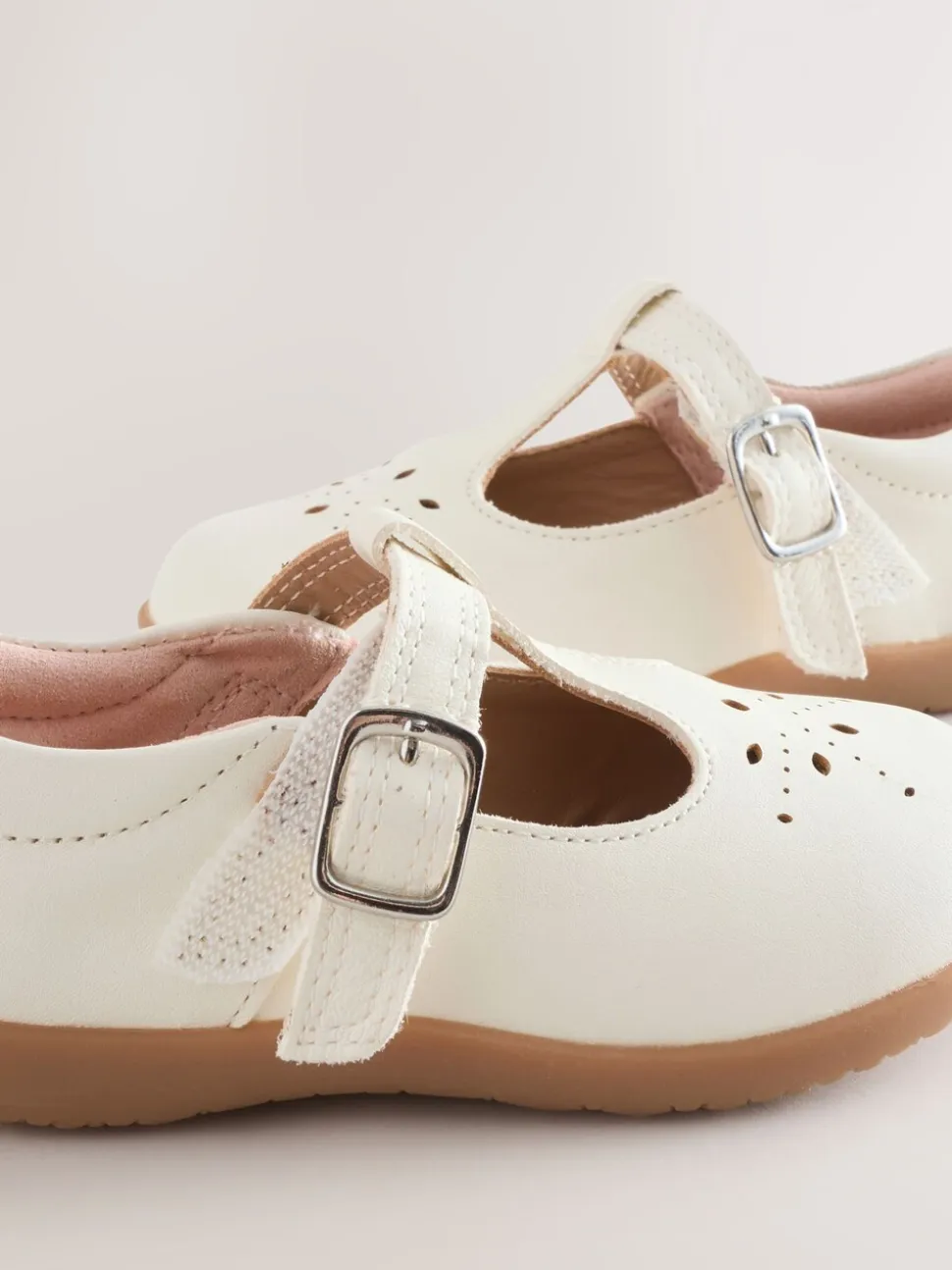 Wit leer - First Walker schoenen met klittenband en T-bandje