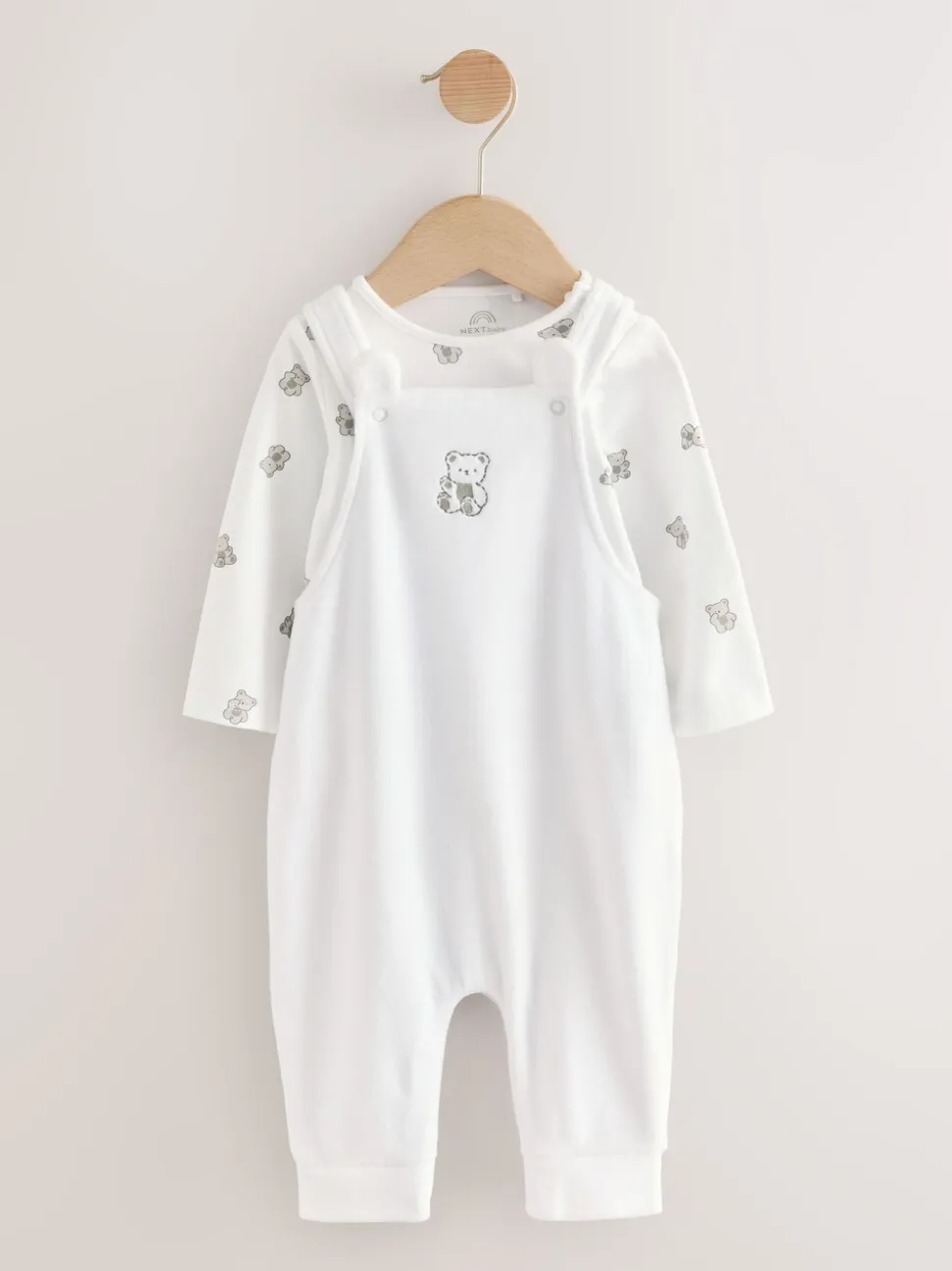 Wit met berenprint - Velours babyset met bretelbroek en rompertje (0-12mnd)