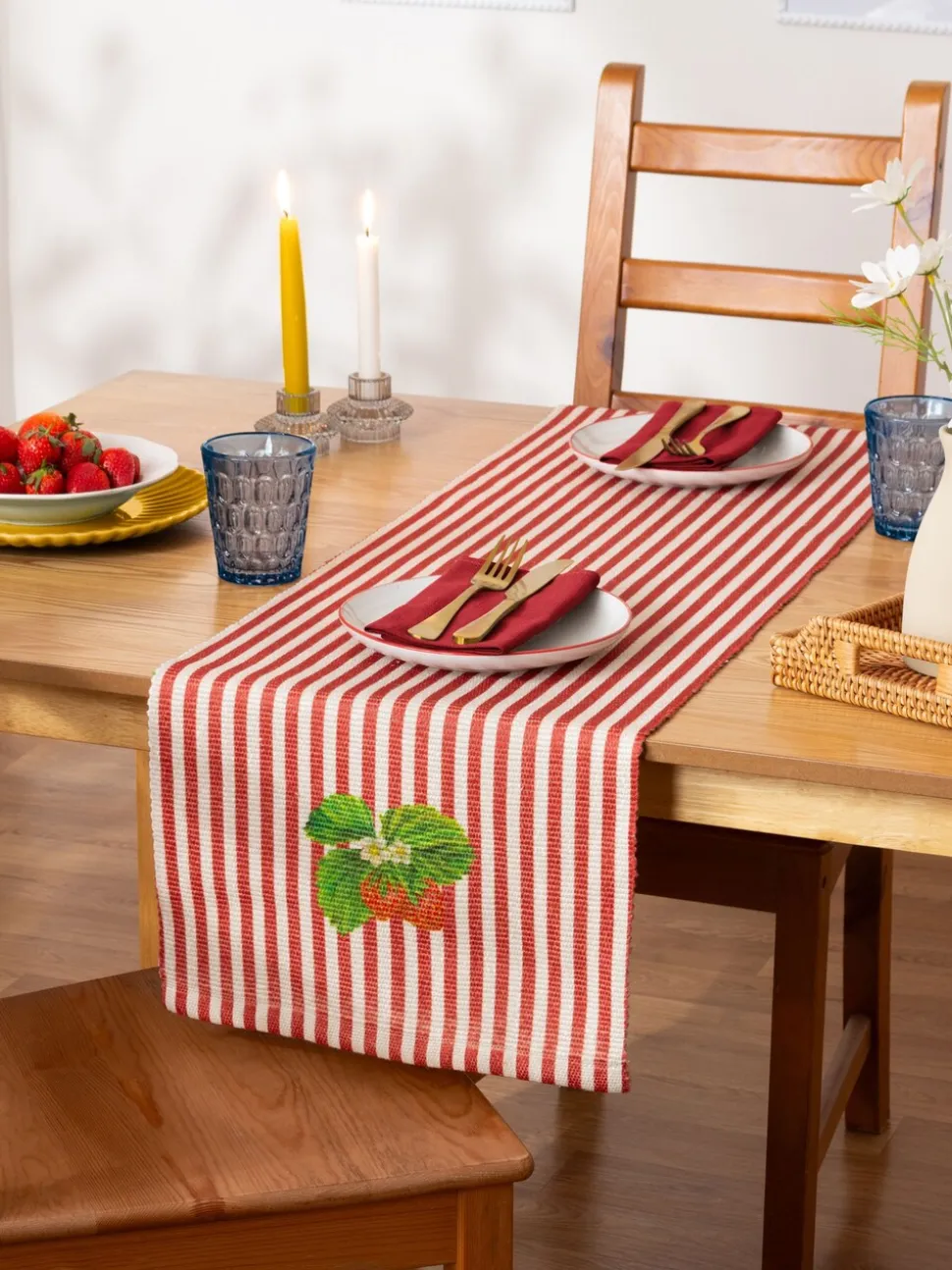 Wylder Strawberry Strepen 180x35cm Tafelloper