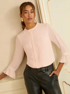 Zachtroze met hart - Love & Roses Hardware Detail Flute Sleeve Blouse