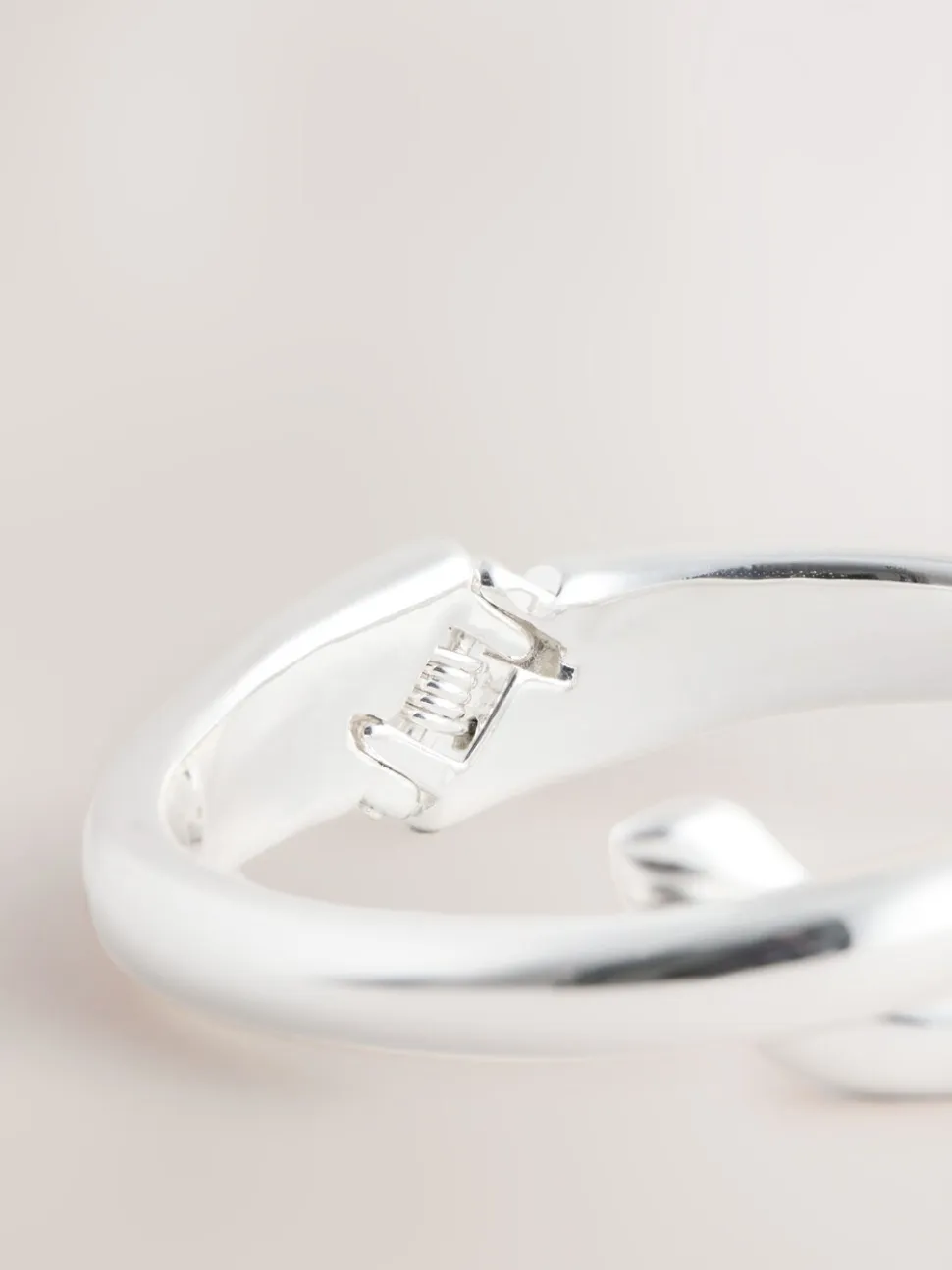 Zilverkleurig - Cross-Over Hinge Bangle