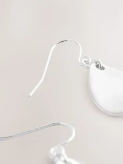 Zilverkleurig - Oorhangers met bloemblad
