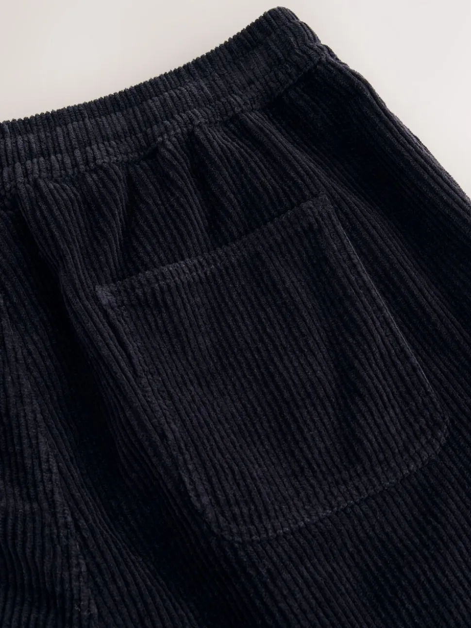 Zwart - 100% katoenen corduroy shorts met trekkoord