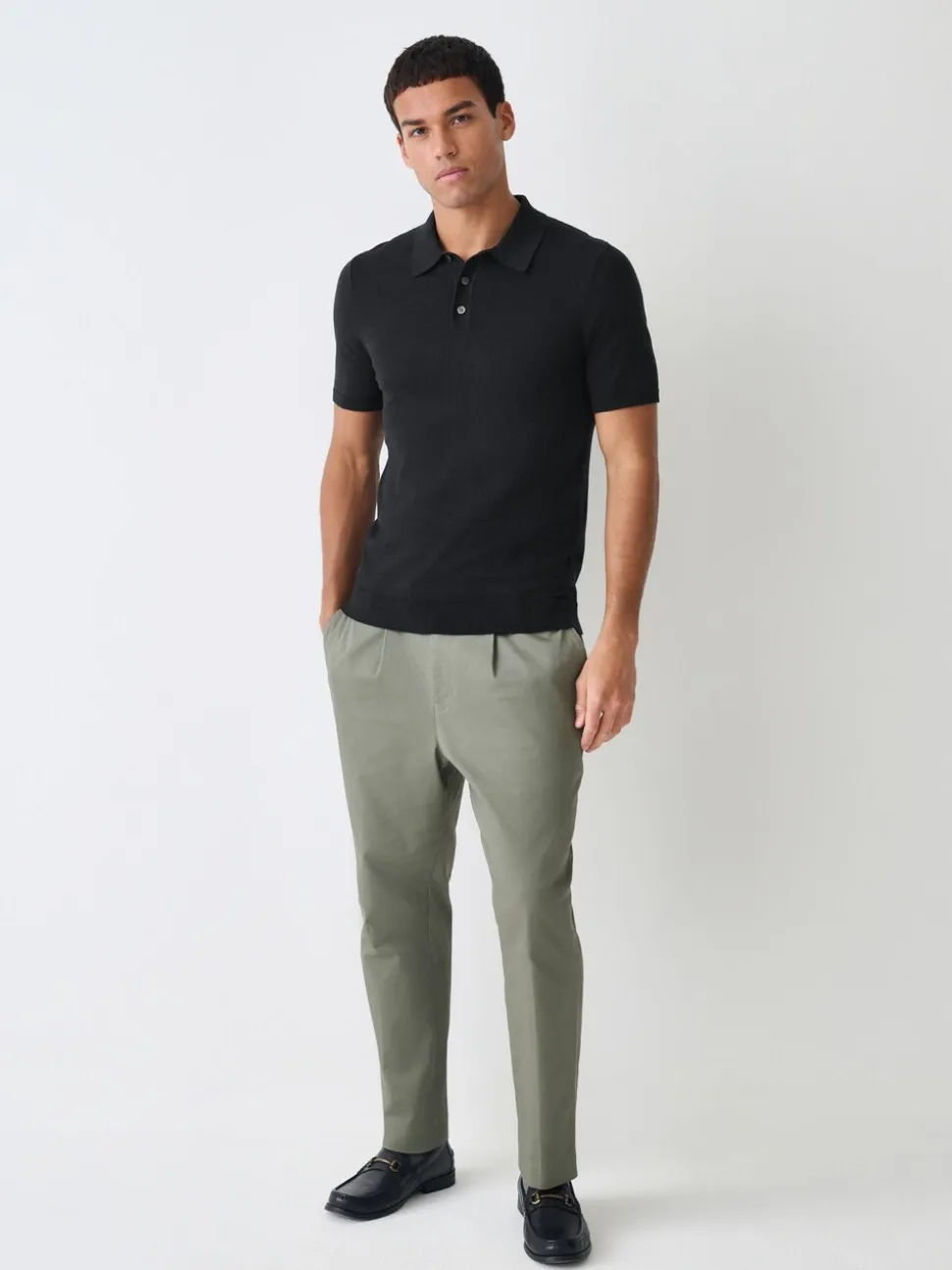 Zwart - Aansluitend - Gebreid poloshirt met hoog katoengehalte en korte mouwen