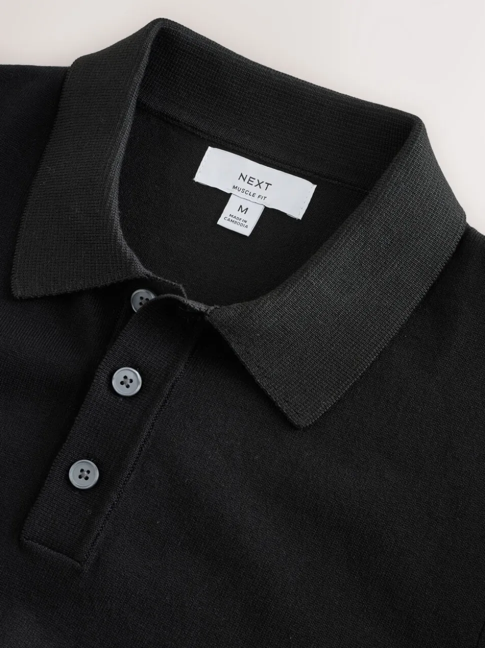 Zwart - Aansluitend - Gebreid poloshirt met hoog katoengehalte en korte mouwen