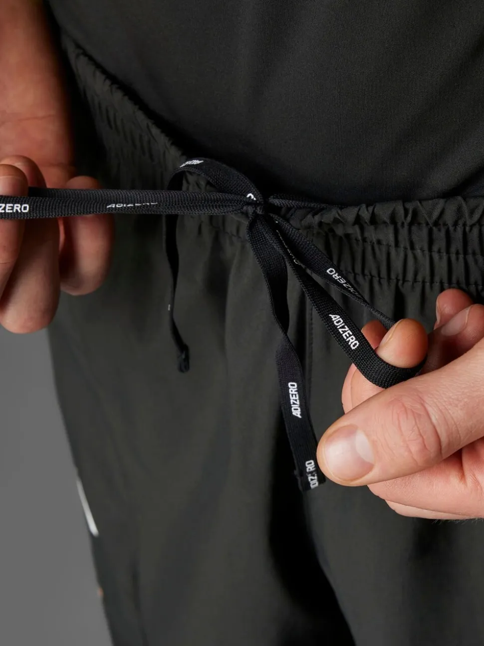 Zwart - adidas Adizero Essentials hardloopshorts met split