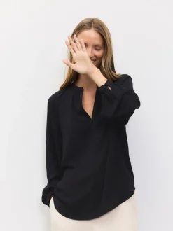 Zwart - Blouse met V-hals en lange mouwen