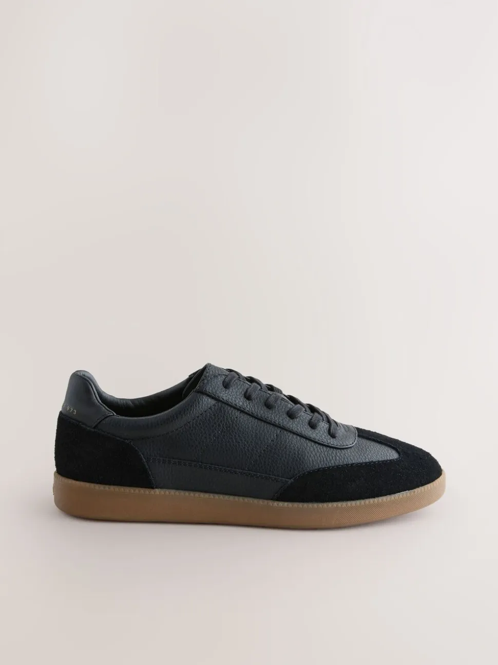Zwart - Chic-casual vetersneakers met suède afwerking