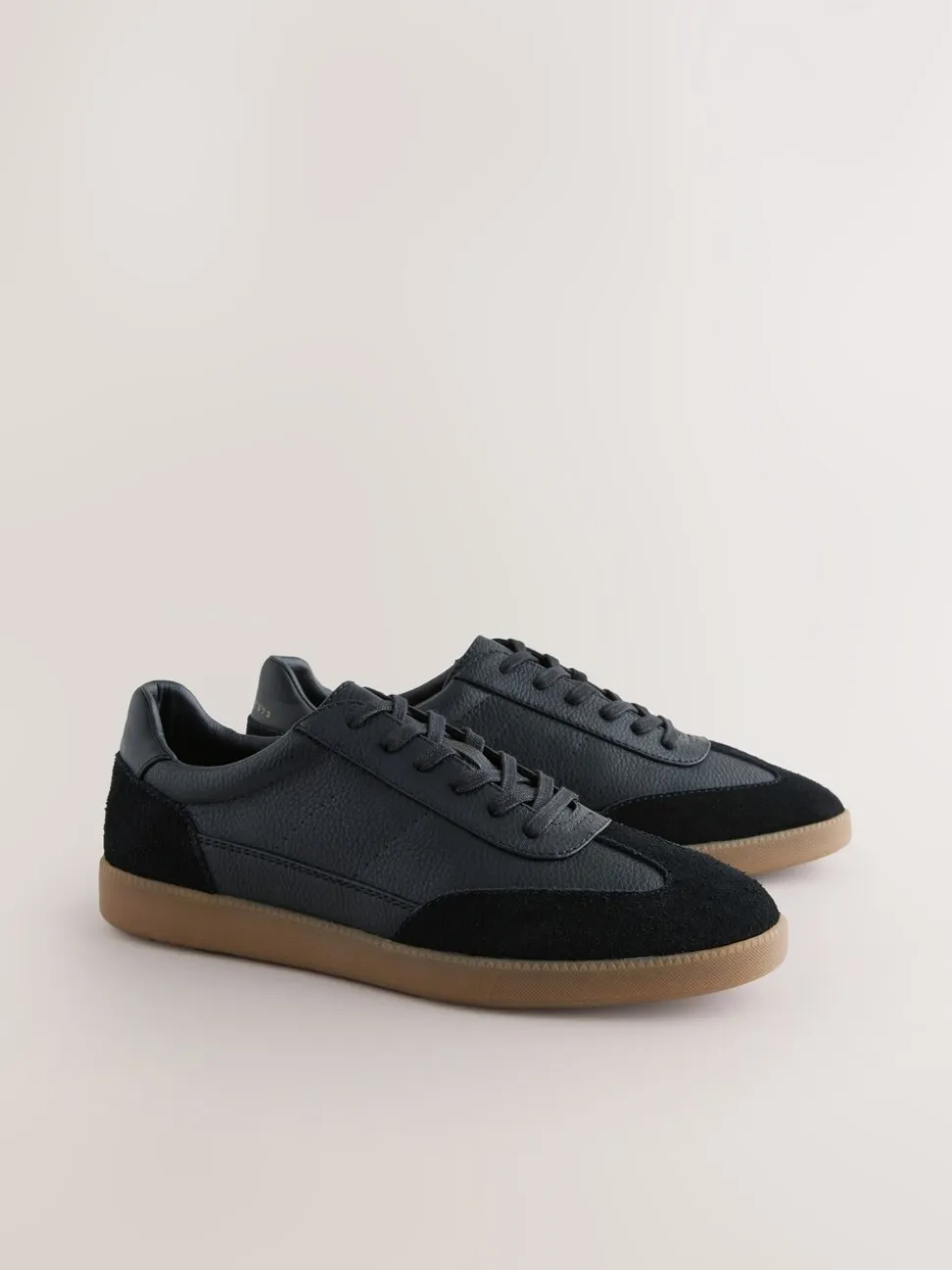 Zwart - Chic-casual vetersneakers met suède afwerking