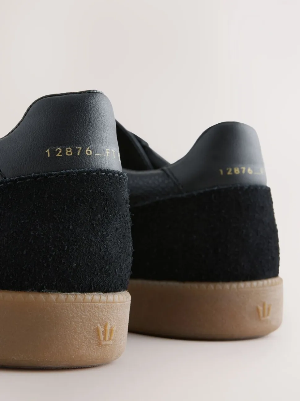 Zwart - Chic-casual vetersneakers met suède afwerking